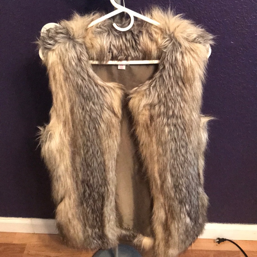FAUX FUR VEST!!